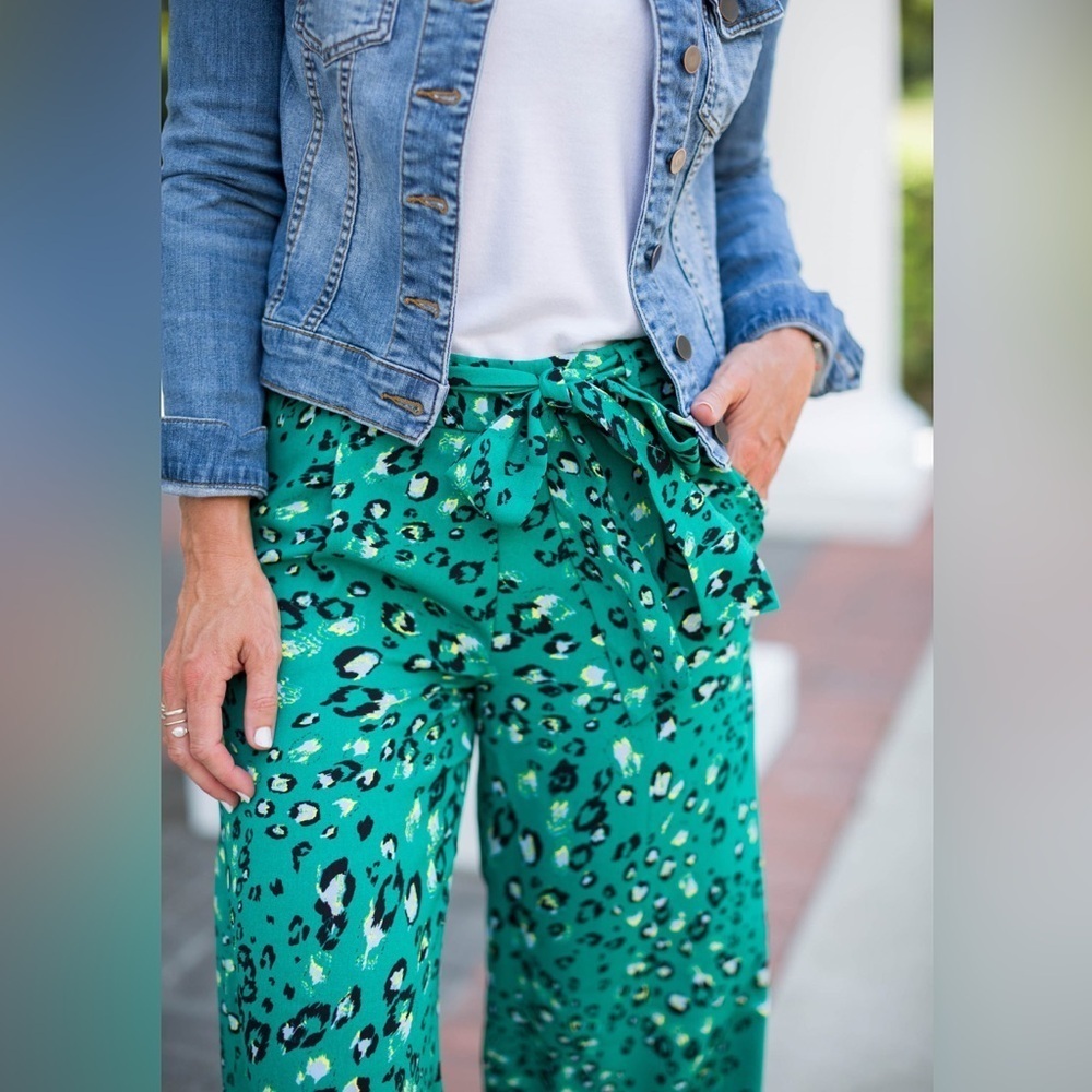 Halogen Green and Black Leopard Print Wide Leg Cropped Pants Size Medium - Picture 4 of 9